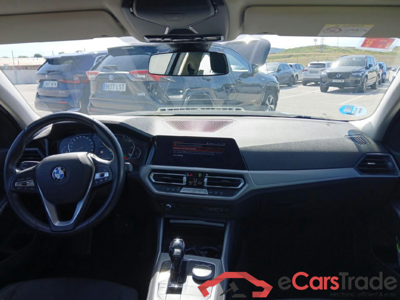 BMW Serie 3 / 2019 / 5P / familiar 318d Auto.Touring #3