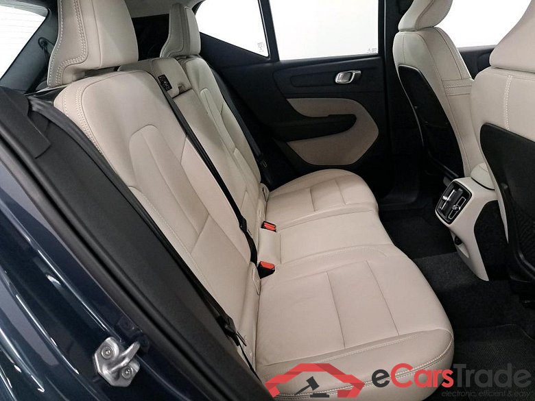 VOLVO XC40 2.0 B4 AWD MHE Inscription Geartronic #6