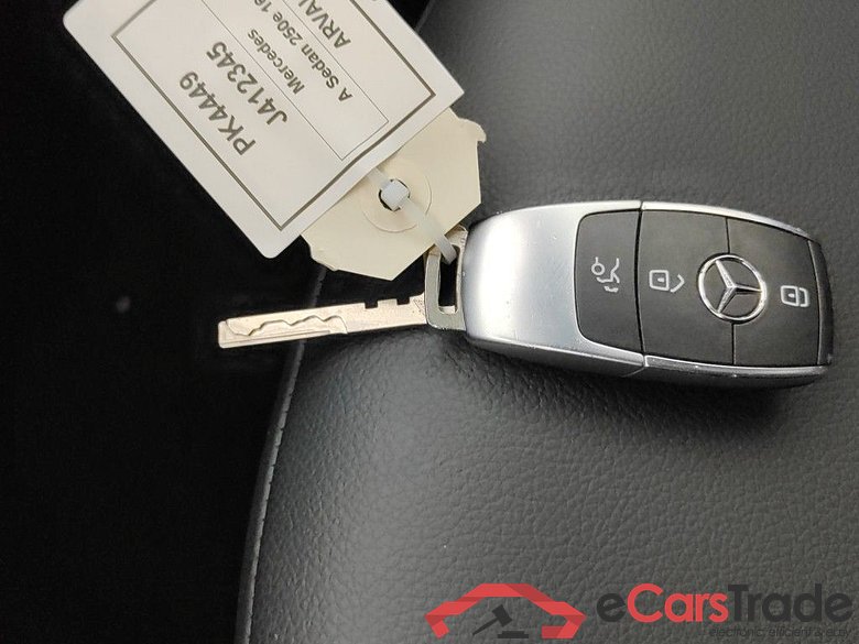 Mercedes-Benz Classe A Berline A 250 e Business Line DCT 4d #4