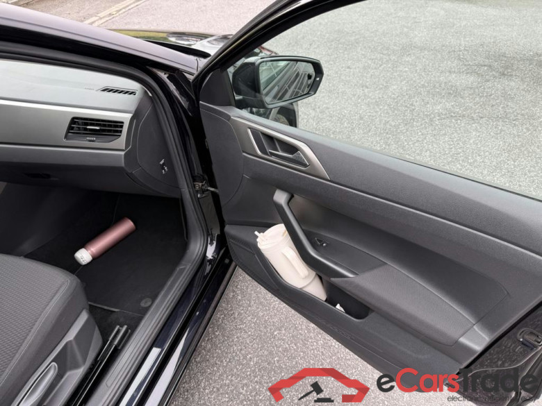 VOLKSWAGEN Polo New Polo Comfortline 1.0 TSI  70 kW (95 ch) 5 vitesses manuel #4