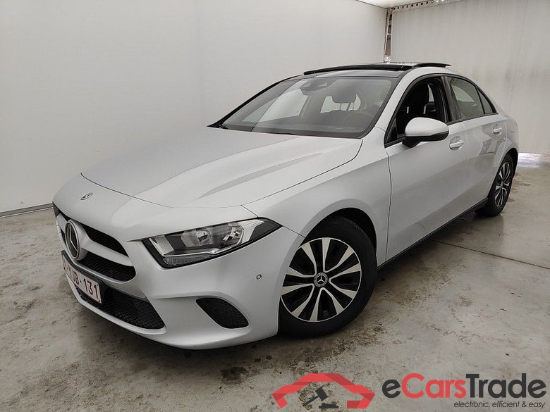 Mercedes-Benz A-Klasse Limousine A 180d Business Solution Aut. 4d #1