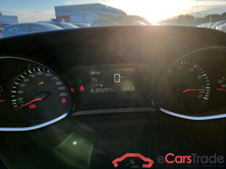 PEUGEOT 308 / 2017 / 5P / berlina con portón 5p Active 1.2 PureTech 96KW (130CV) S&S #4
