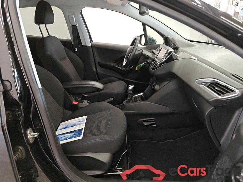 Peugeot 208 Signature 1.2 PureTech 82 5d #3