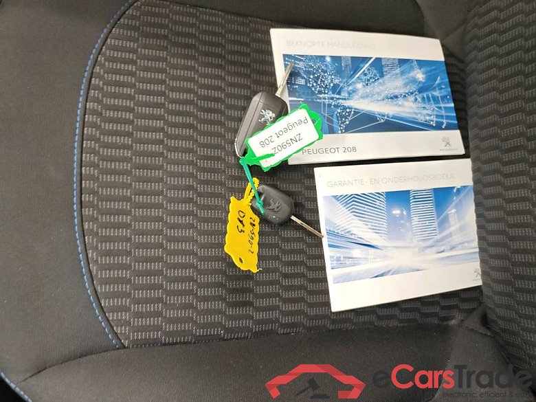 Peugeot 208 Signature 1.2 PureTech 82 5d #4