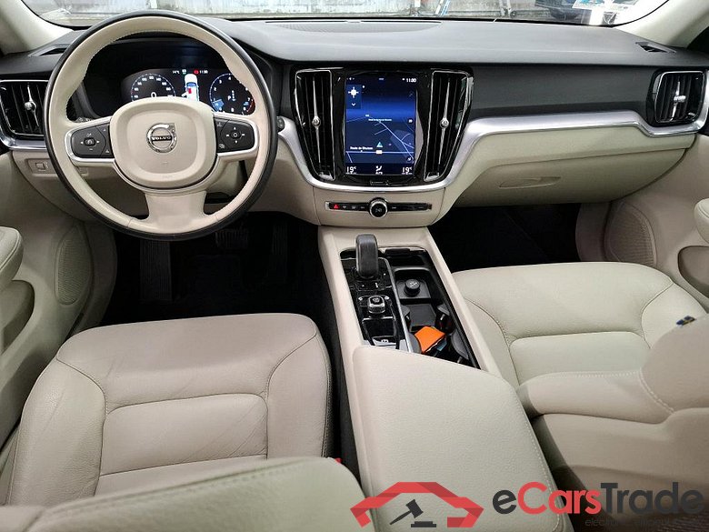 VOLVO V60 / 2018 / 5P / Break B3 163 GT 8 Momentum Business #5