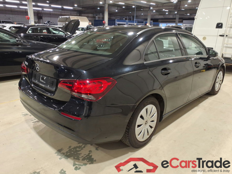 MERCEDES-BENZ CLASS A SEDAN (V177) A 180 #4