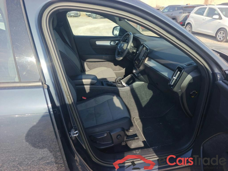 VOLVO XC40 / 2017 / 5P / todoterreno 1.5 T2 Momentum Pro Auto #6