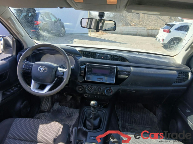TOYOTA Hilux / 2016 / 4P / pickup 2.4 D-4D Cabina Doble GX #3