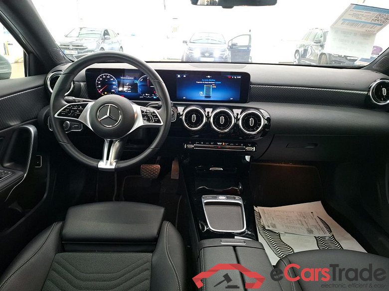 MERCEDES-BENZ Classe A Compact / 2022 / 5P / Berline A 250 e Business Line 7G-DCT #5