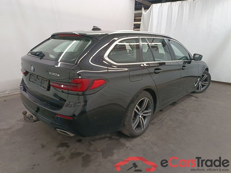 BMW 5 TOURING - 2020 530eXA 184hp PHEV 5d #2