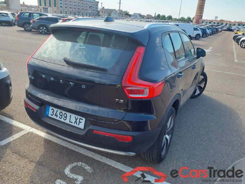 VOLVO XC40 / 2017 / 5P / todoterreno 2.0 B3 G Momentum Pro Auto #2