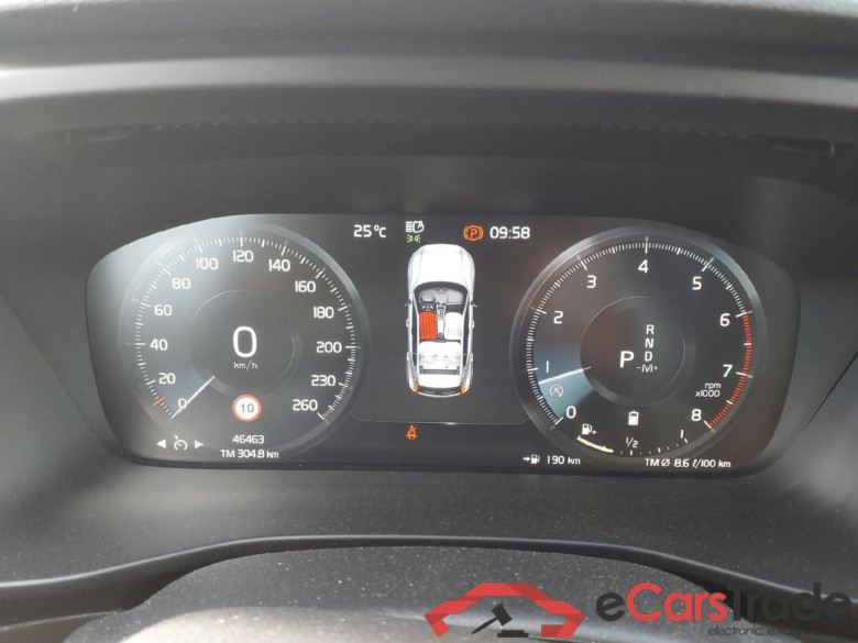 VOLVO XC40 / 2017 / 5P / todoterreno 2.0 B3 G Momentum Pro Auto #4