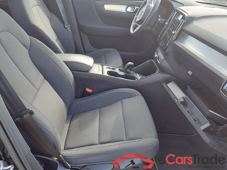 VOLVO XC40 / 2017 / 5P / todoterreno 2.0 B3 G Momentum Pro Auto #5