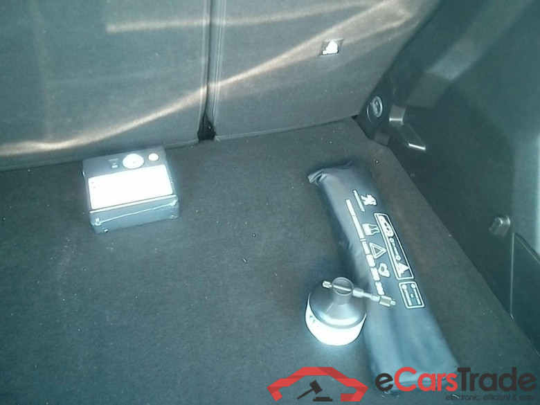 Peugeot 2008 1.2 Puretech LED Navi Klima PDC ... #6
