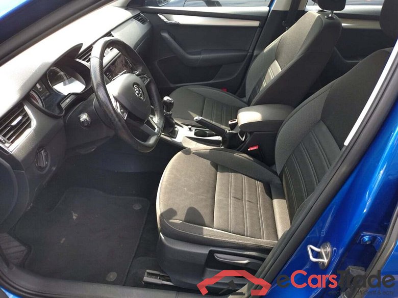 SKODA Octavia Combi 1.0 TSI Greentech Ambition Business #5