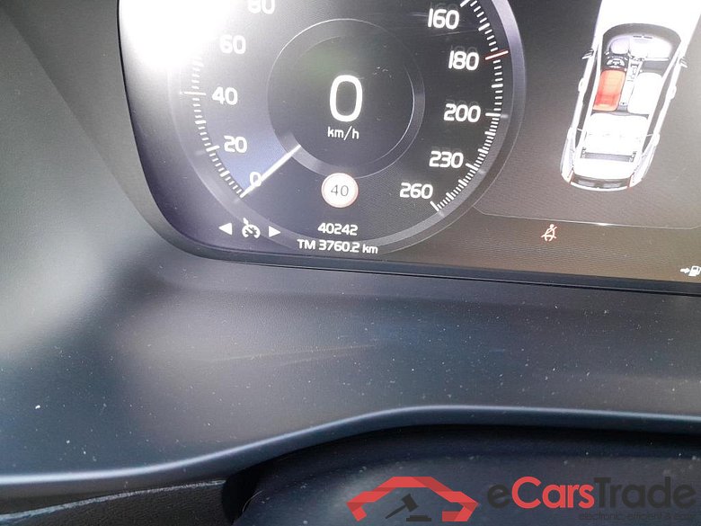 VOLVO XC40 / 2017 / 5P / todoterreno 1.5 T2 Momentum Auto #5