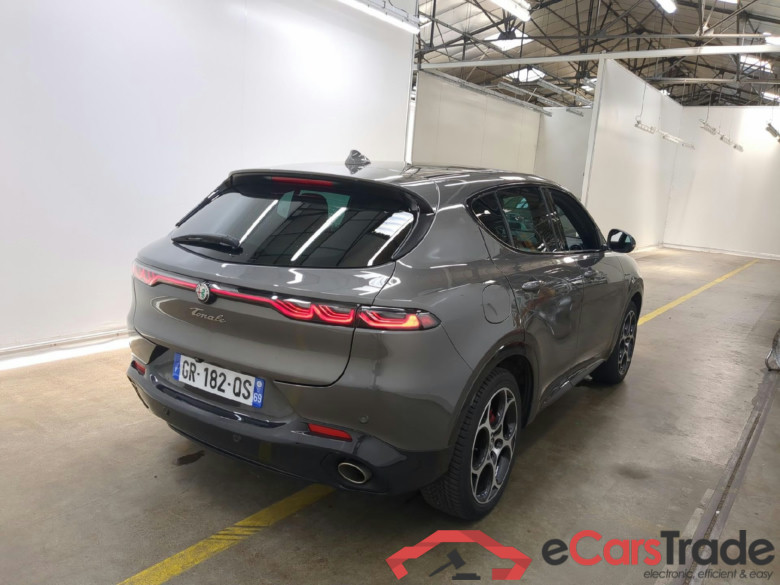 ALFA ROMEO Tonale / 2022 / 5P / SUV 1.3T PHEV 280 AT6 Q4 Veloce #3