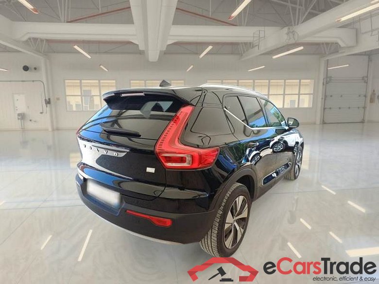 VOLVO XC40 / 2017 / 5P / SUV T4 PLUG-IN HYBRID AUTO RECH INSCRIP EXPR #2
