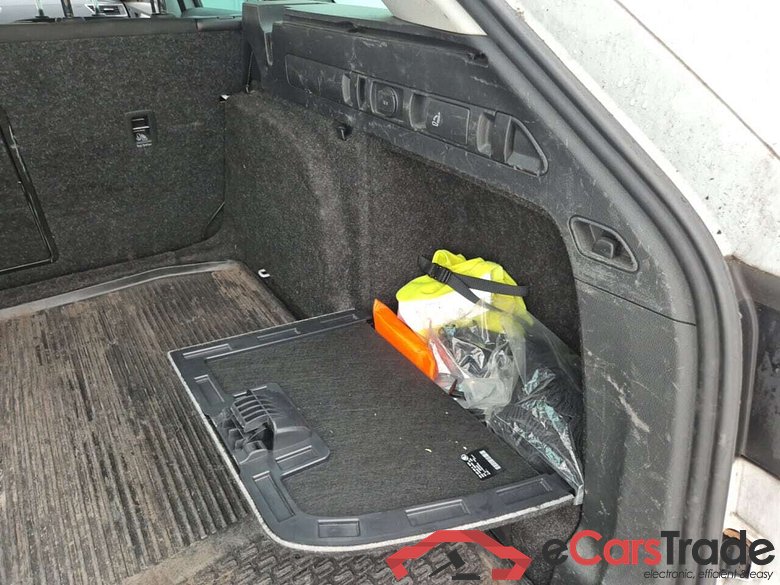 SKODA SUPERB COMBI 2.0 CRTDI CLEVER DSG #4