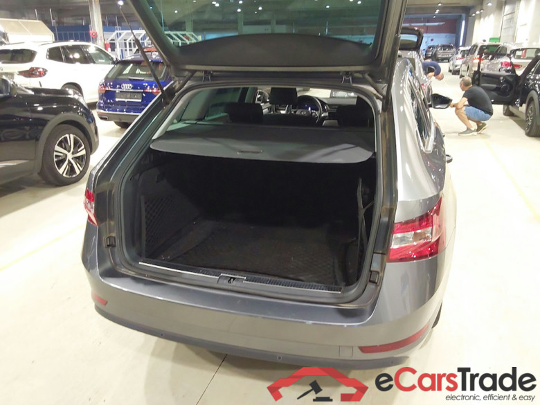 SKODA SUPERB COMBI 2.0 CRTDI 110KW DSG7 CLEVER #3