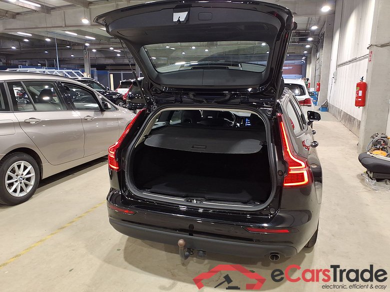 VOLVO V60 2.0 D3 MOMENTUM CORE #3