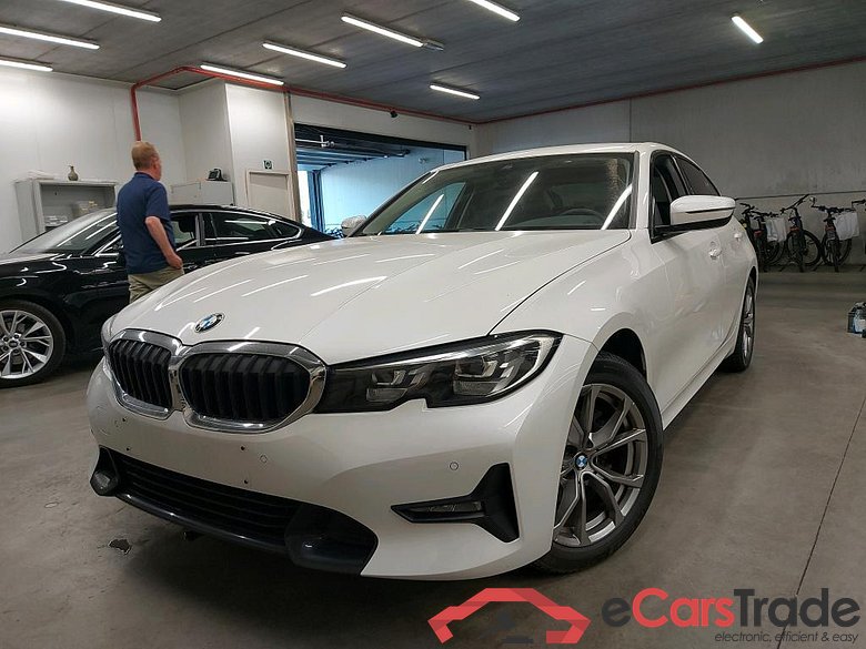 BMW - BMW 3 BERLINE 318dA 136PK Sport Pack Business & DAB & PDC Front & Rear