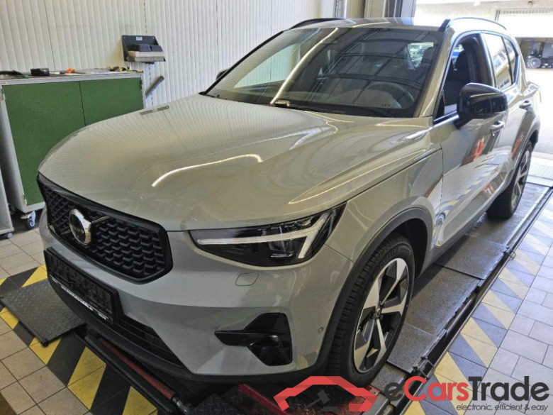 Volvo XC40 (2017->) DE - SUV5 B3 2WD EU6e, Plus Dark, (Facelift) 2024 - 2026