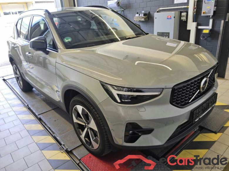 Volvo XC40 (2017->) DE - SUV5 B3 2WD EU6e, Plus Dark, (Facelift) 2024 - 2026 #2
