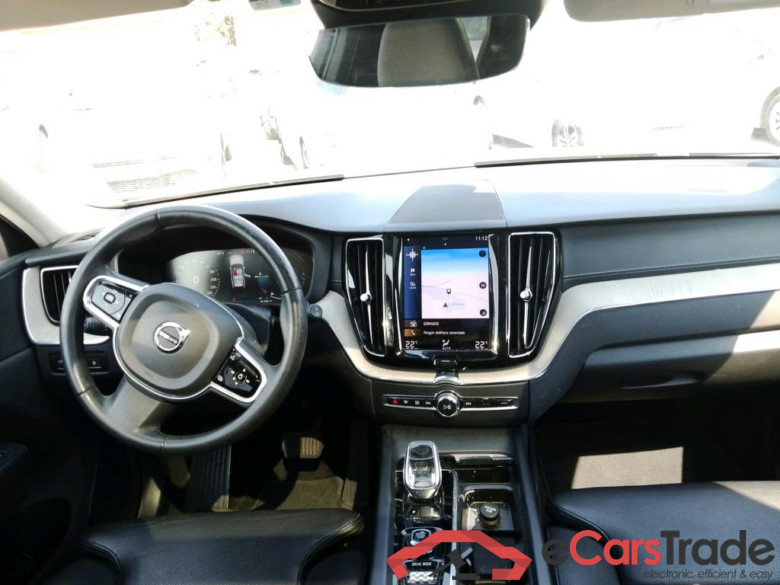VOLVO XC60 / 2017 / 5P / todoterreno 2.0 T6 AWD Recharge Inscription Auto #3