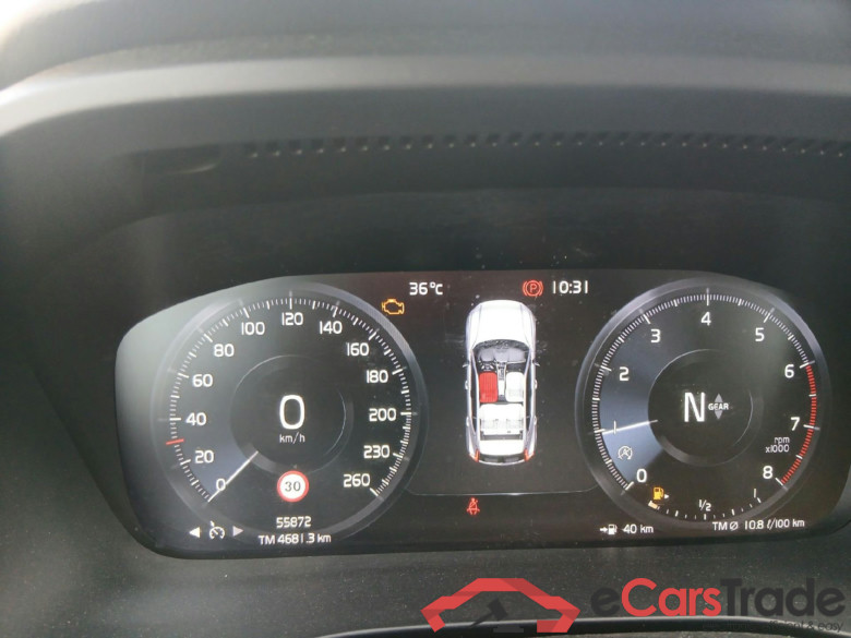 VOLVO XC40 / 2017 / 5P / todoterreno 1.5 T2 Momentum Core #4
