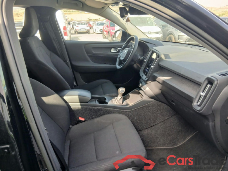 VOLVO XC40 / 2017 / 5P / todoterreno 1.5 T2 Momentum Core #6