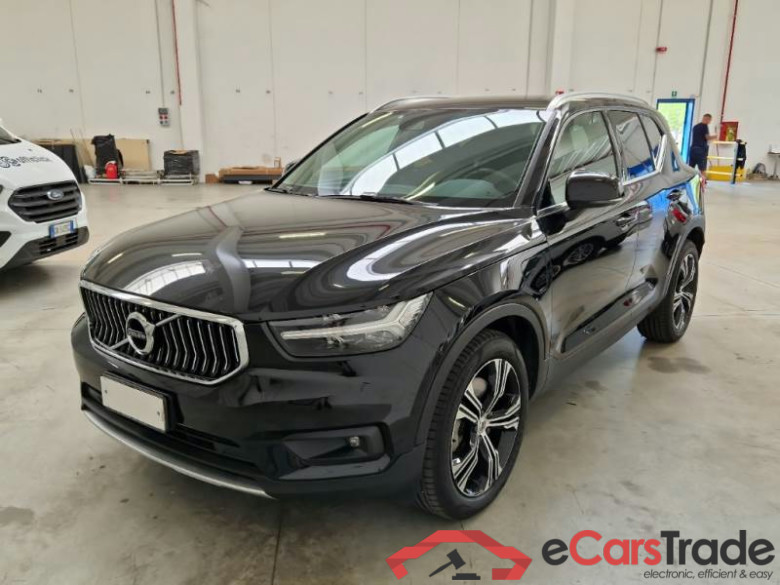 VOLVO XC40 / 2017 / 5P / SUV T4 PLUG-IN HYBRID AUTO RECH INSCRIP EXPR #1