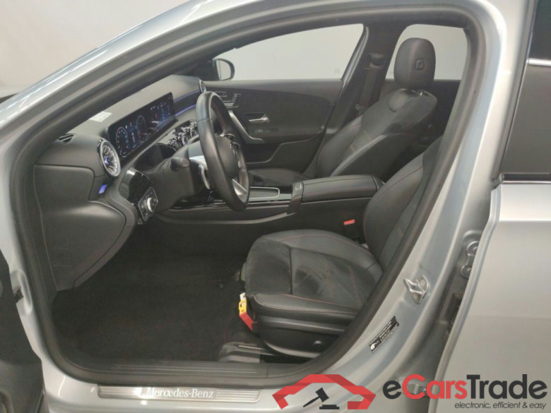 Mercedes-Benz Classe A Berline A 200 d AMG Line DCT 4d #3