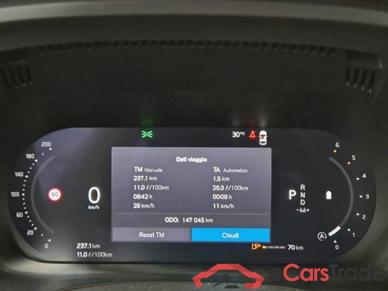 VOLVO XC60 / 2021 / 5P / SUV B4 D AWD AUTOMATICO MOMENTUM PRO #4
