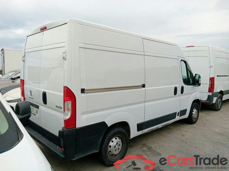 PEUGEOT Boxer / 2014 / 4P / furgón 335 L2 H2 BHDI 103kW (140CV) S&S 6 V. M #2