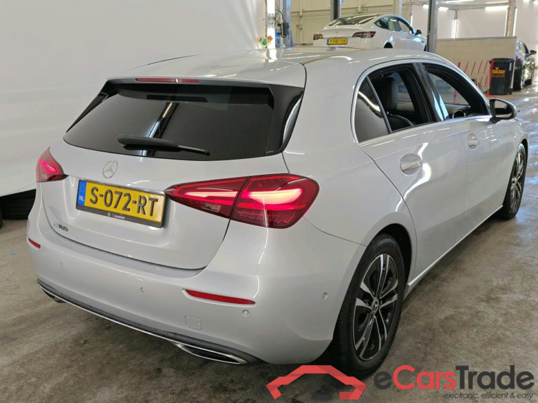 Mercedes-Benz A-Klasse A 180 7G-DCT Business Solution 5d + Pano #2