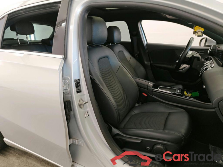 Mercedes-Benz A-Klasse A 180 7G-DCT Business Solution 5d + Pano #3