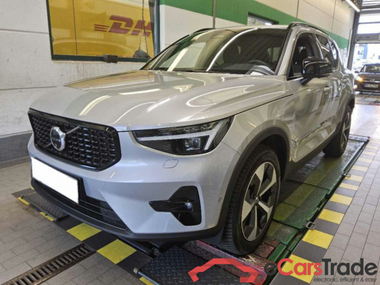 Volvo XC40 (2017->) DE - SUV5 B3 2WD EU6e, Plus Dark, (Facelift) 2024 - 2026 #1