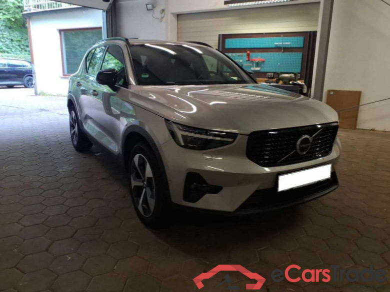 Volvo XC40 (2017->) DE - SUV5 B3 2WD EU6e, Plus Dark, (Facelift) 2024 - 2026 #3
