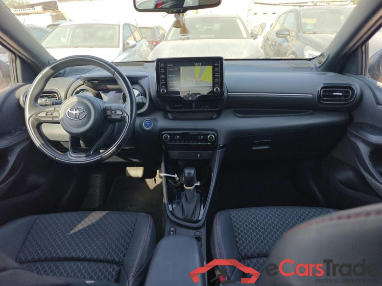 TOYOTA Yaris / 2020 / 5P / berlina con portón 1.5 120H Style P. Premier Edition #3