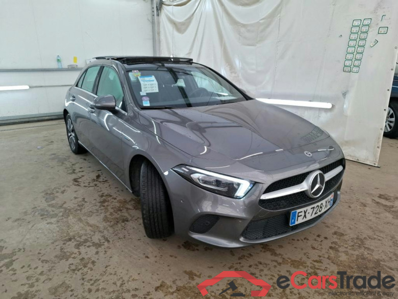 MERCEDES-BENZ Classe A Compact / 2018 / 5P / Berline A 250 e Business Line 8G-DCT #4