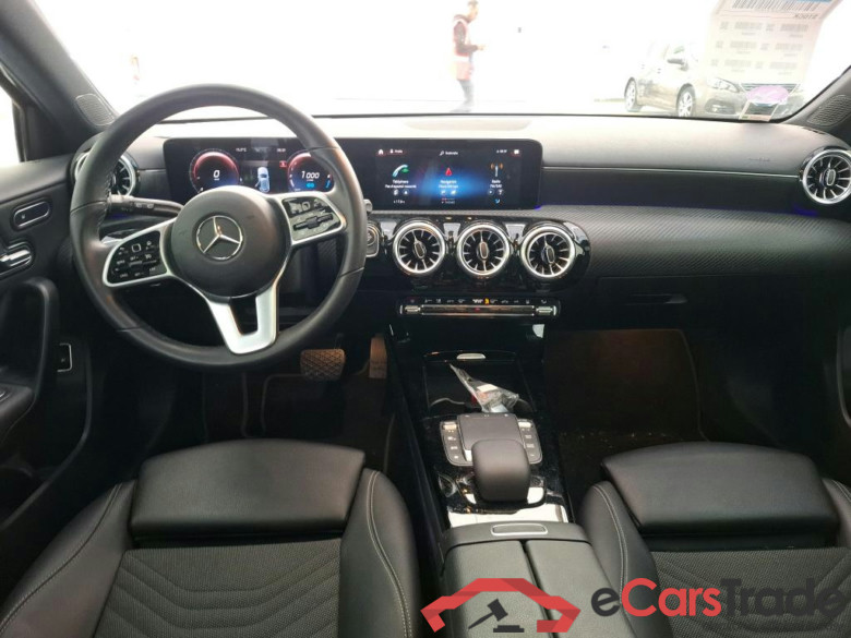 MERCEDES-BENZ Classe A Compact / 2018 / 5P / Berline A 250 e Business Line 8G-DCT #5