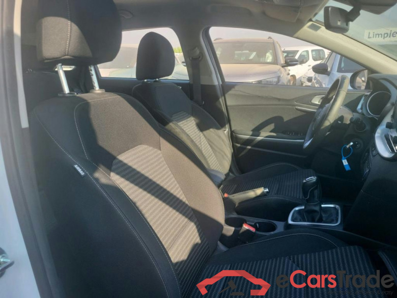KIA Ceed / 2021 / 5P / berlina con portón 1.0 T-GDi 74kW (100CV) Drive #4