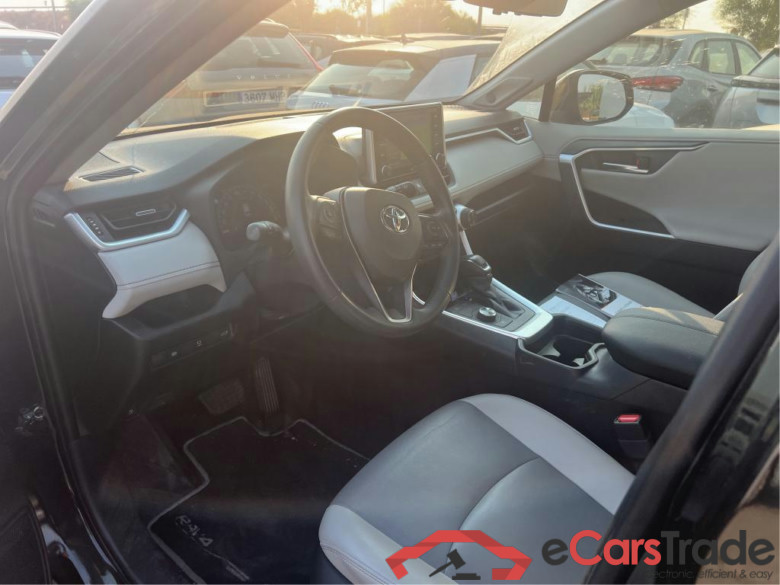 TOYOTA Rav4 / 2018 / 5P / todoterreno 2.5l 220H Luxury 4WD #3
