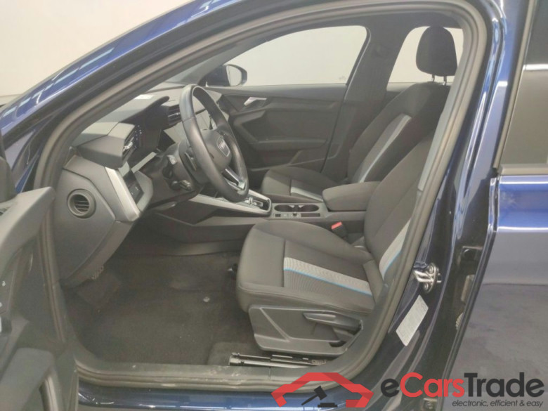 Audi A3 Sportback 2.0 35 TDi 110kW S tronic Attraction B.E 5d #3