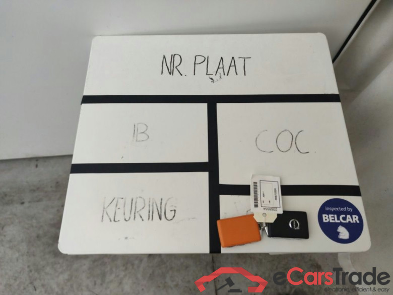 VOLVO XC60 DIESEL - 2021 2.0 B4 197 MHEV Momentum Pro 5d #4