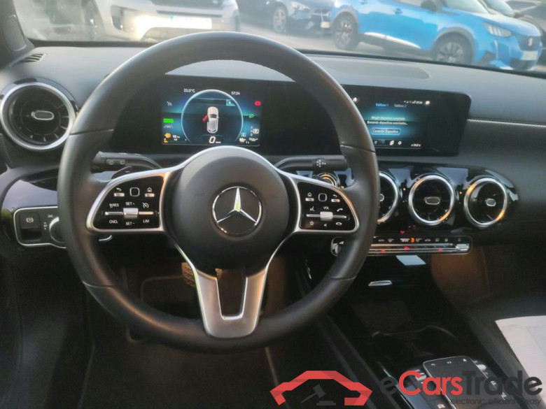 MERCEDES-BENZ Clase A / 2018 / 5P / berlina con portón A 250 e #3