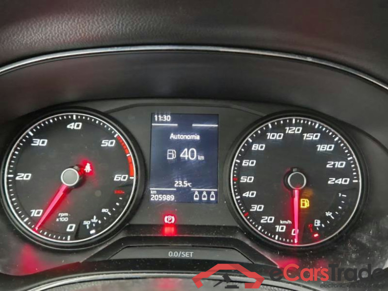 SEAT ARONA / 2017 / 5P / CROSSOVER 1.6 TDI SCR 70KW STYLE #4