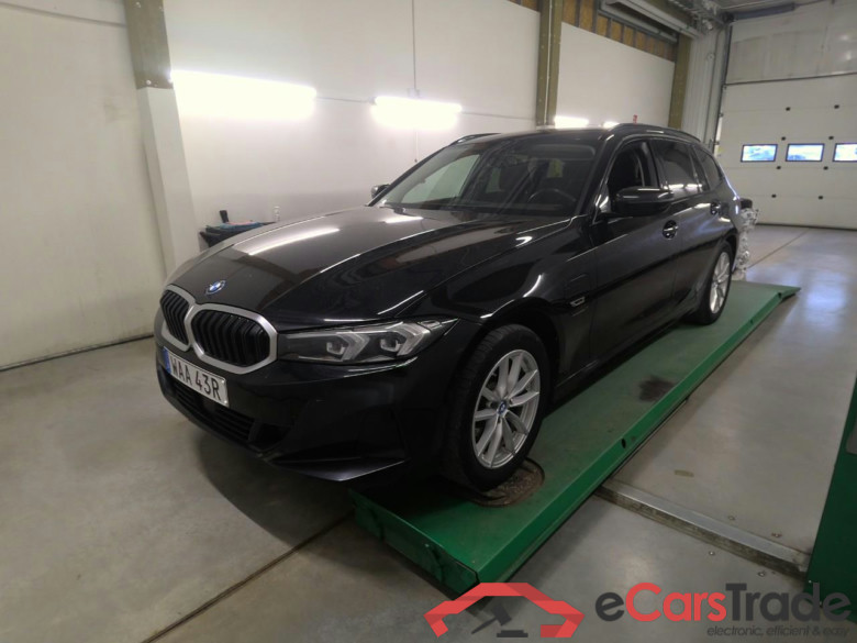 330e xDrive Touring Aut