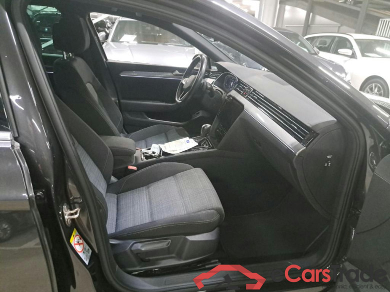 VOLKSWAGEN - VW  PASSAT VARIANT TDI 122PK DSG Style Business & Nav Discover Pro & Winter & Harman Kardon & Electric Towing Hook #3